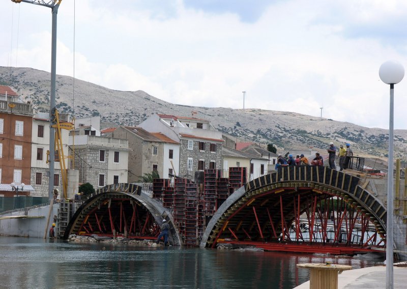 Gradonačelnik Paga išao u razred sa zatočenikom