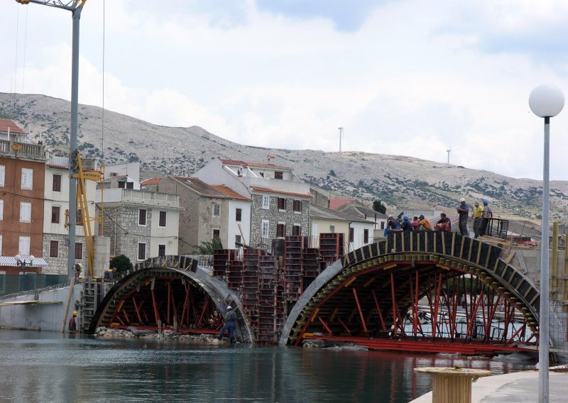 Gradonačelnik Paga išao u razred sa zatočenikom