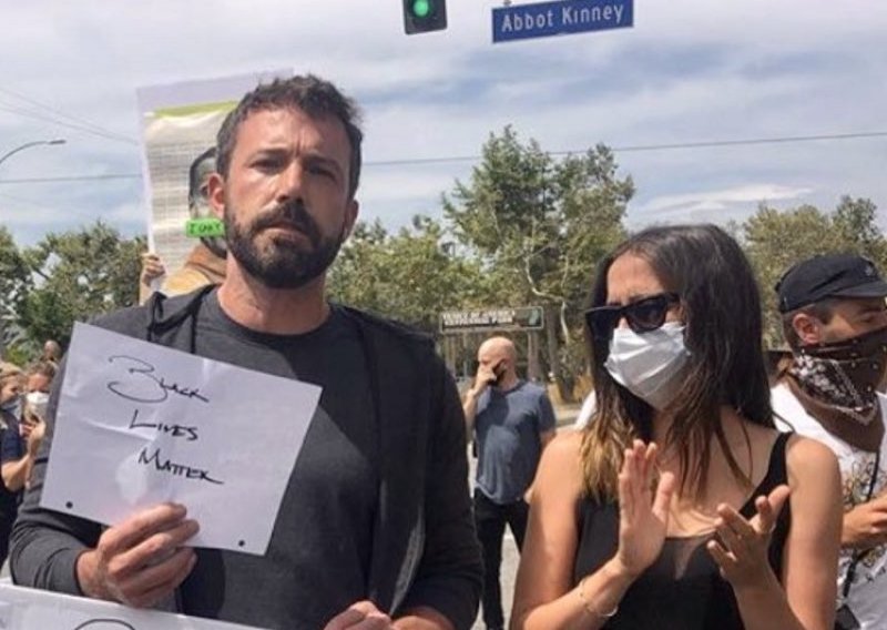 Novopečeni holivudski par Ben Affleck i Ana de Armas pridružili se prosvjedima u Los Angelesu