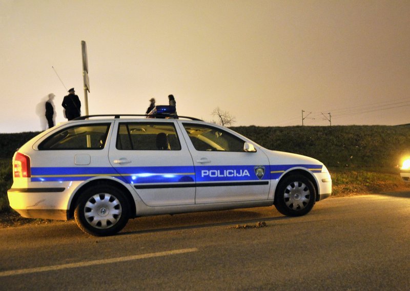 Iz službe udaljena dvojica policajaca