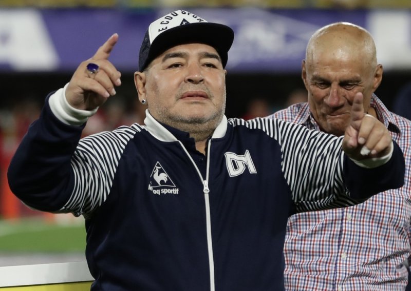 Za mnoge je najbolji nogometaš svih vremena, ali kao trener se baš i nije iskazao; Diego Maradona ostaje 'gimnazijalac'