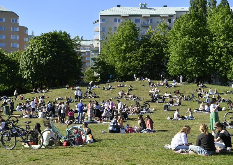 Povjerenje u švedske vlasti palo s porastom broja umrlih od Covida-19