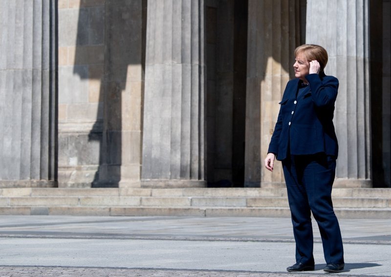 Kako se najveći čupaju iz koronakrize: Angela Merkel srezala PDV i cijene struje, svim obiteljima daje 300 eura po djetetu, milijarde i za vrtiće, umjetnike, udruge...