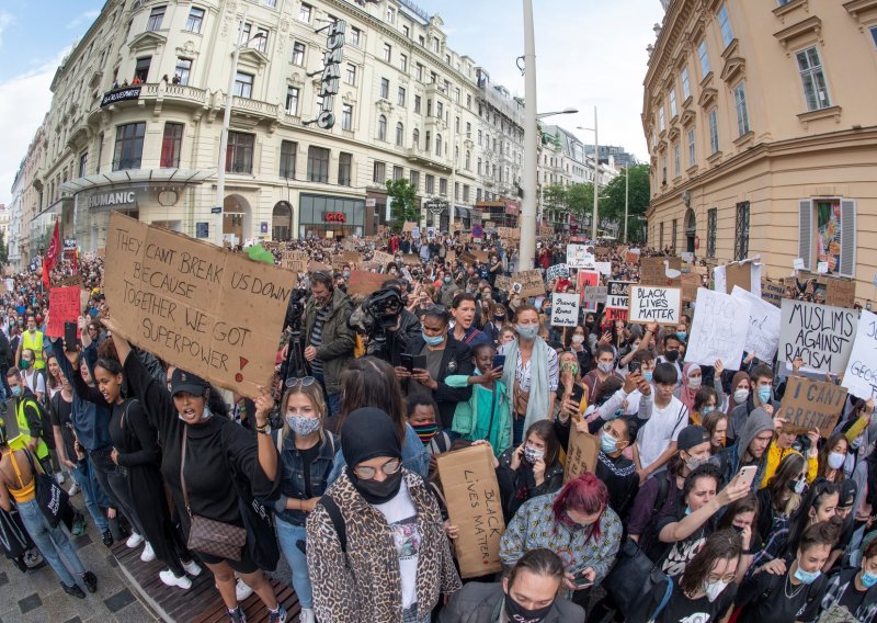 Veliki prosvjedi u Beču zbog smrti Georgea Floyda: Mržnja nije mišljenje