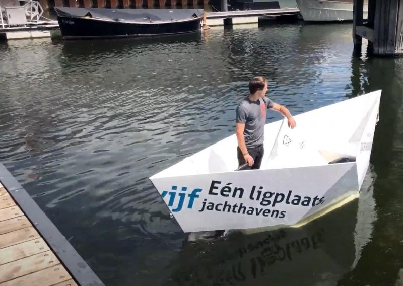 Nizozemac sagradio čamac u obliku papirnatog šešira