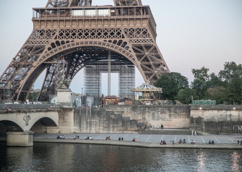 Pariz zabranio prosvjed zbog Floydove smrti ispred američkog veleposlanstva