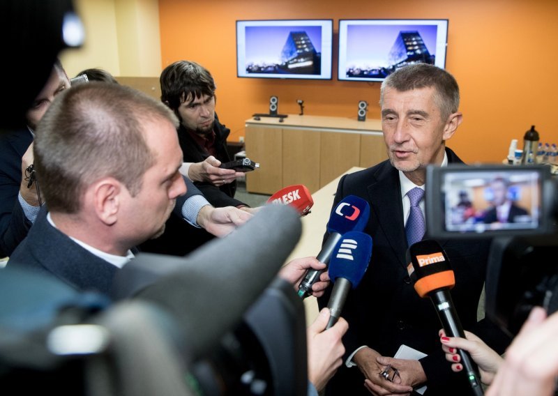 Česi protjerali dvoje ruskih diplomata nakon širenja lažnih priča o trovanju političara