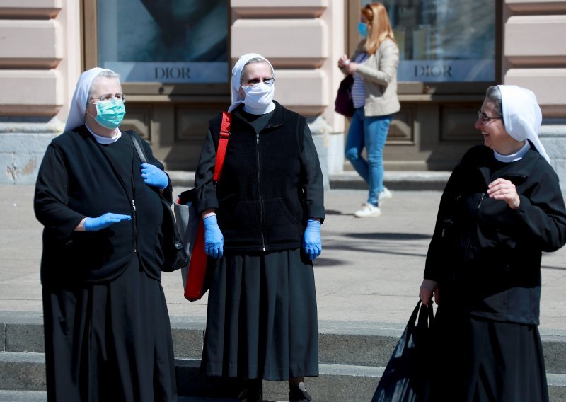 Maske i rukavice ponovno su tražena roba. Provjerili smo ima li ih i po kojoj cijeni