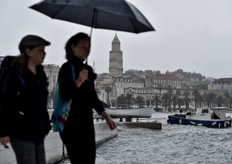 Obilna kiša pogodila Dalmaciju