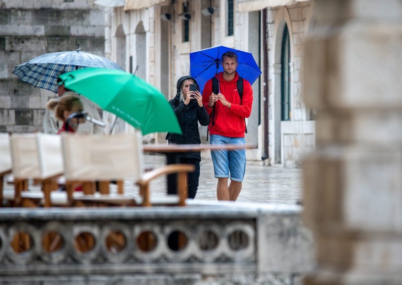 Prevrtljivo proljeće; sunce, kiša, pljuskovi i grmljavina