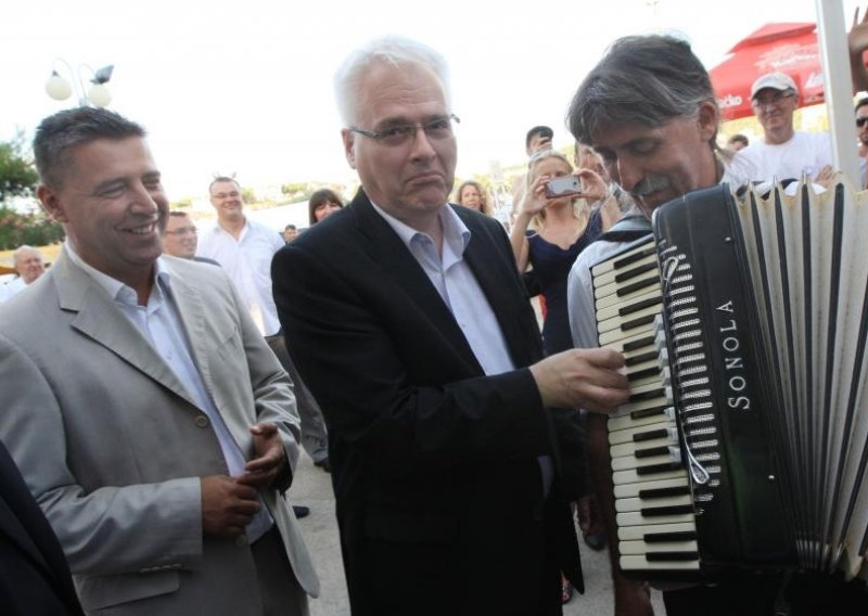 Josipović bi dramatično veće ovlasti za predsjednika?