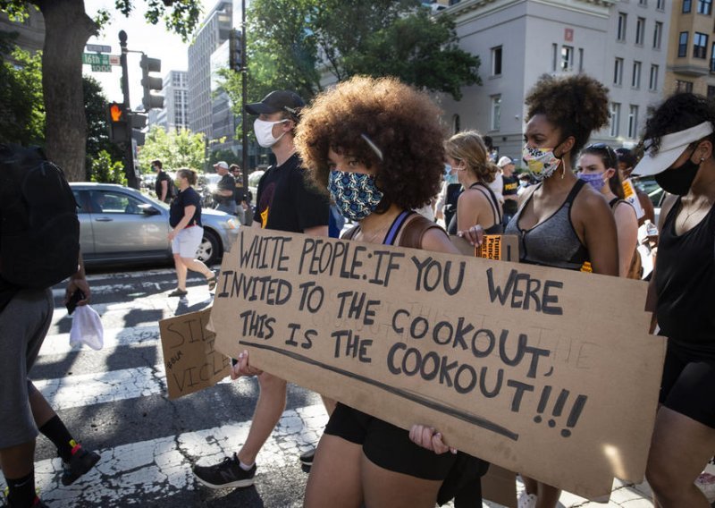New York ukida policijski sat dan ranije nakon mirnih prosvjeda