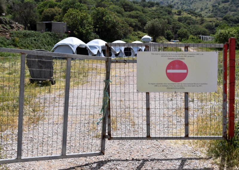 Grčka produljila karantenu u prenapučenim migrantskim kampovima