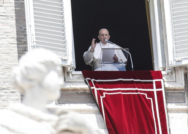 Papa poziva da se nakon pandemije 'pruži ruku siromašnima'
