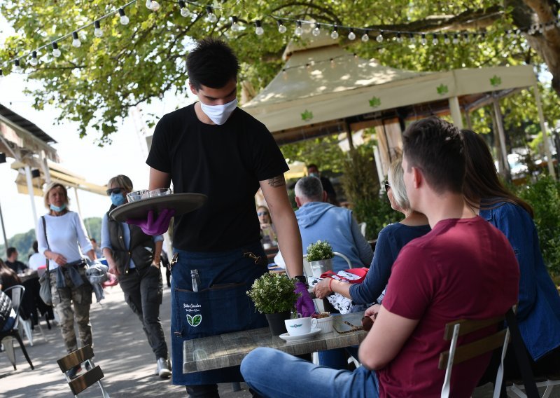 U Srbiji još 254 zaraze koronavirusom, tri nove žrtve infekcije; novo veliko žarište buknulo u Novom Pazaru