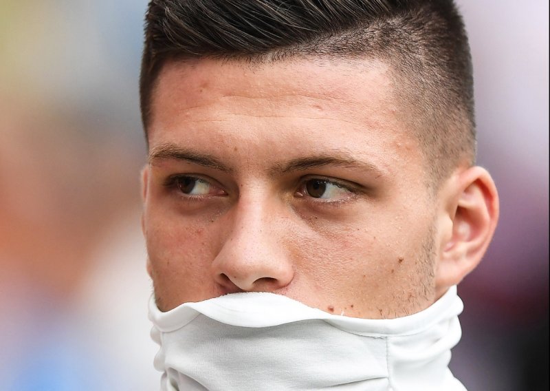 Skupo plaćeni Luka Jović napravio novu glupost i time se još javno pohvalio; zbog ovih fotografija zavladala je pomutnja u Real Madridu i La Ligi!