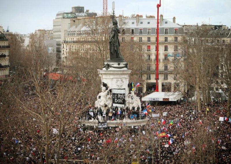Dirljivi mimohod: 'Danas je Pariz glavni grad svijeta'