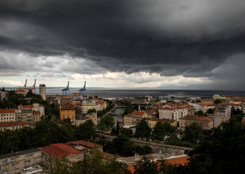 Nevjerojatne scene u Istri i na Kvarneru: Pijavice i tuča prouzročili veliku štetu