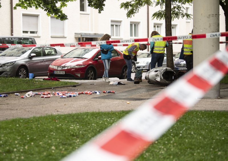 Namjerno se zaletjeli automobilom u skupinu ljudi u Muenchenu; napadači uspjeli pobjeći