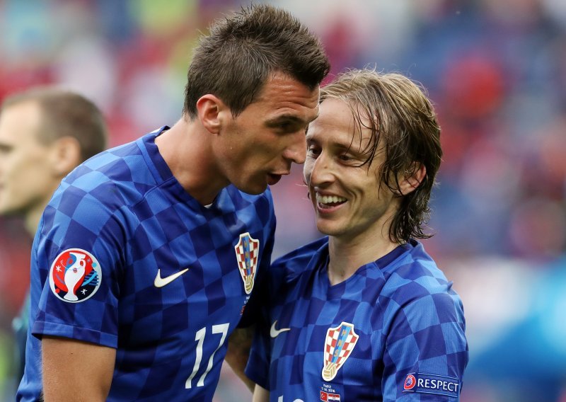 Luka Modrić i Mario Mandžukić nisu razgovarali čak četiri godine, a kapetan 'Vatrenih' otkrio je i bizaran razlog za ovu svađu