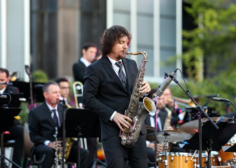 [FOTO/VIDEO] U dvorištu HRT-a održan koncert Jazz orkestra