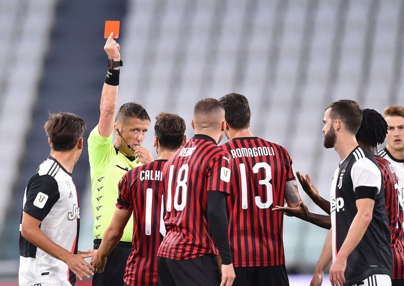 Ronaldo promašio penal, ali onda je Ante Rebić nepromišljenim startom zaradio crveni karton i olakšao Juventusu ulazak u finale