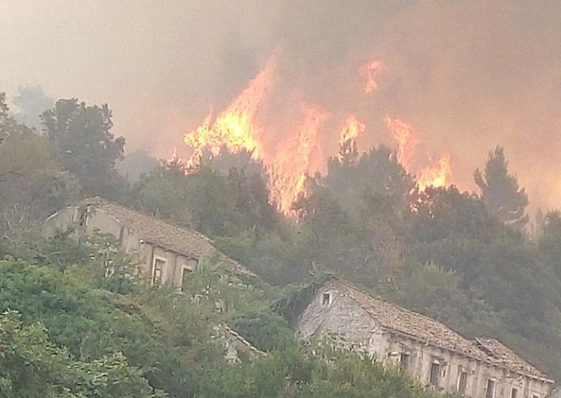 'Vatrogasci u Pijavičinom nisu napustili građane ni cisternu'