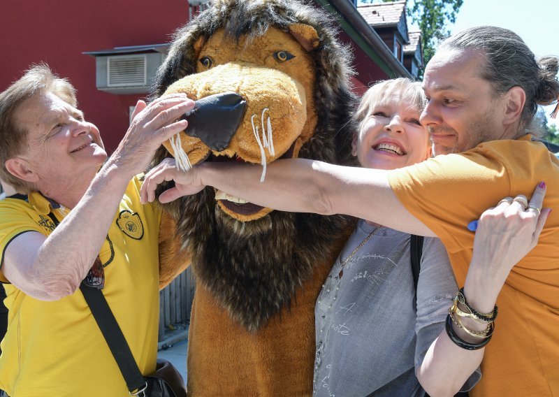 Smogovci proslavili 95. rođendan Zoološkog vrta i prvi svog kumčeta Nosonje