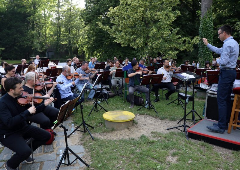 Koncert Zagrebačke filharmonije na Labuđem otoku za 95. rođendan Zoološkog vrta