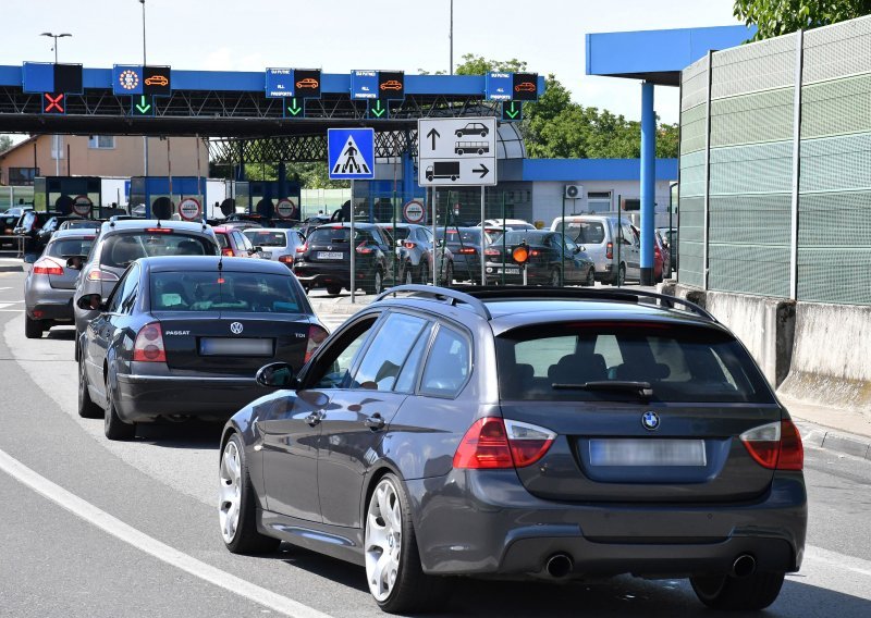 Na graničnim prijelazima s BiH na ulaz u Hrvatsku čeka se do sat i pol