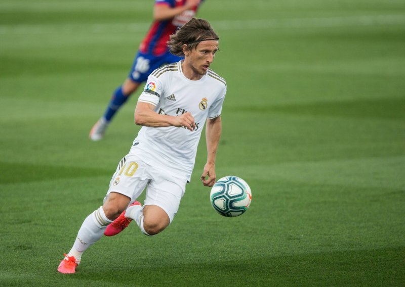 Modrić vodio Real do pobjede; prvo poluvrijeme za čistu peticu, a onda u drugom dijelu veliki pad