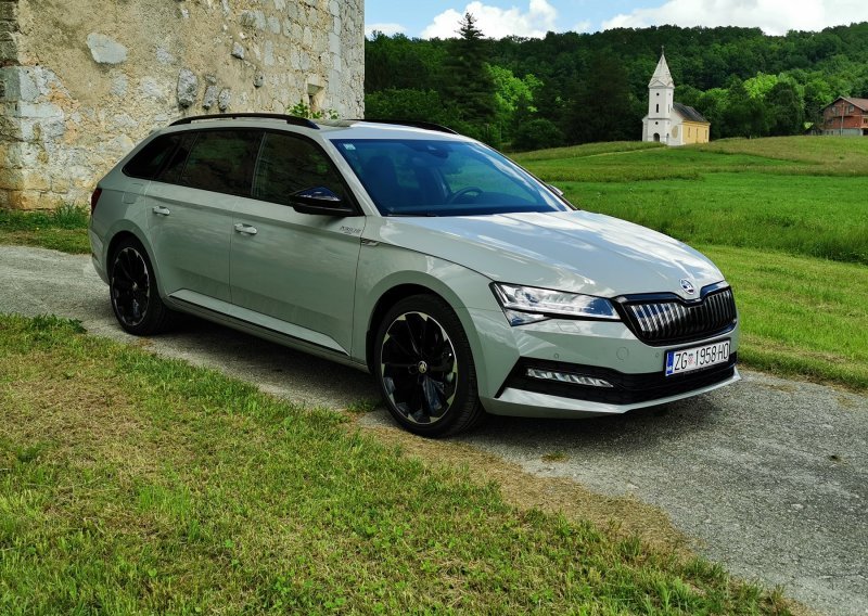 [FOTO/VIDEO] Vozili smo Škodu Superb Combi iV; kakav automobil!