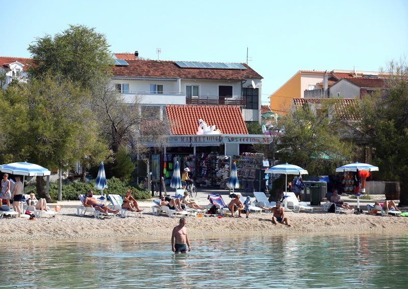 HUT: Otvoreno gotovo tisuću hotela i kampova, broj turista raste za 30.000 dnevno