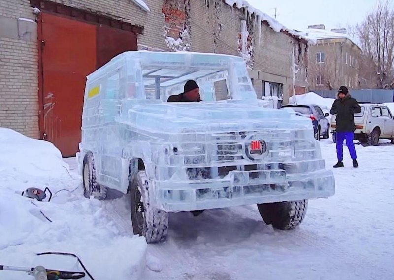 Šašavi Rus napravio terenac od leda – koji vozi!