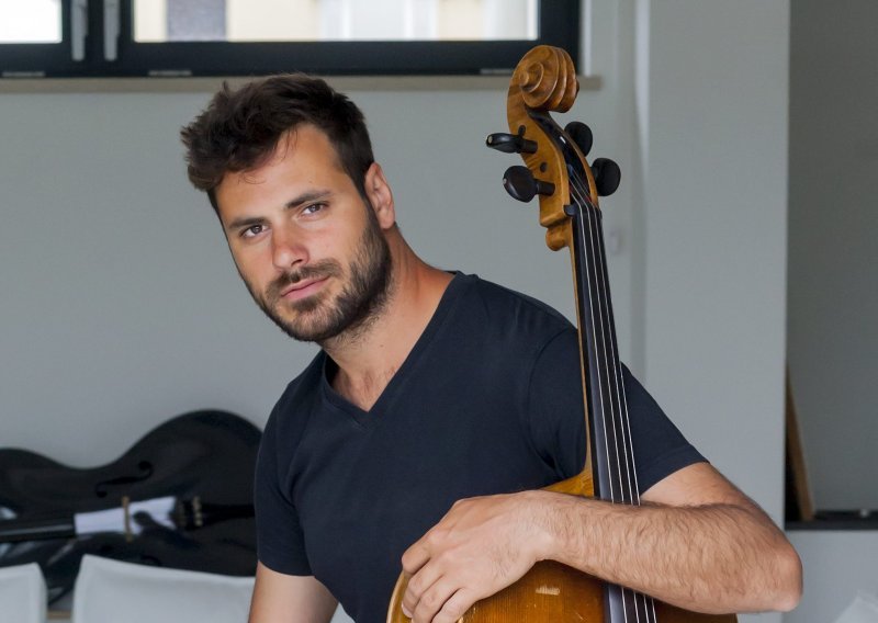 Stjepan Hauser u slavljeničkom raspoloženju: Najprije fešta u najboljem društvu, a onda svira na slapovima Krke