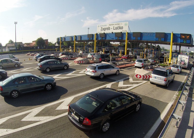 Za vikend prihodi autocesta za trećinu manji nego lani