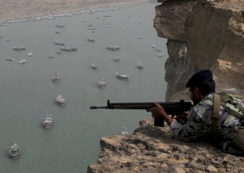 Iran upozorio na opasno sučeljavanje oko Hormuza