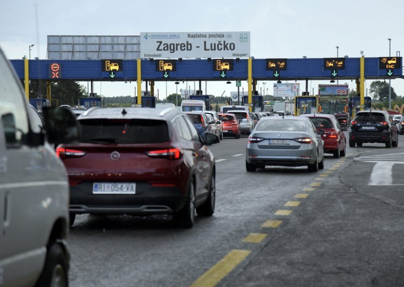 Pojačan promet na autocestama, gužve na graničnim prijelazima