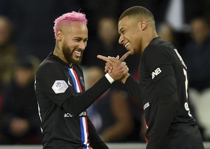 Francuzi prvi prekinuli nogometno prvenstvo i proglasili prvaka, a sad slavodobitno objavili da otvaraju stadione