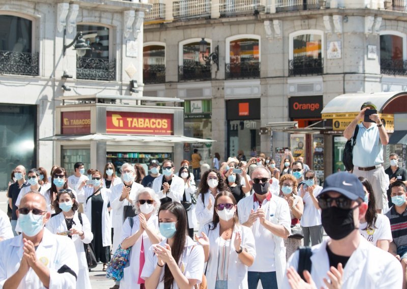 Tisuće zdravstvenih radnika na ulicama Španjolske