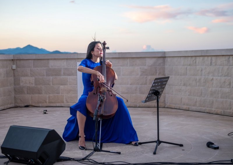 [FOTO/VIDEO] Najposebniji doček ljeta i ove godine bio je u Dubrovniku: Ana Rucner održala veličanstveni koncert na Srđu