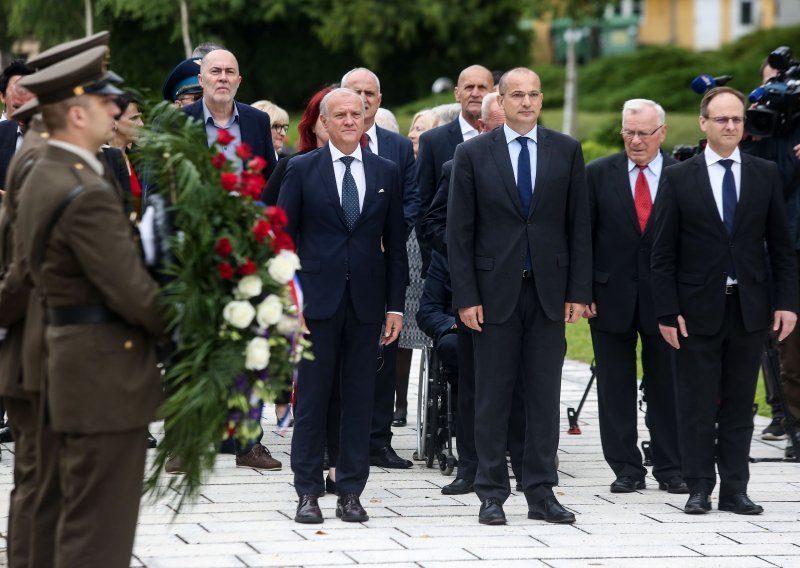 [FOTO] Na Mirogoju položeni vijenci u povodu Dana antifašističke borbe