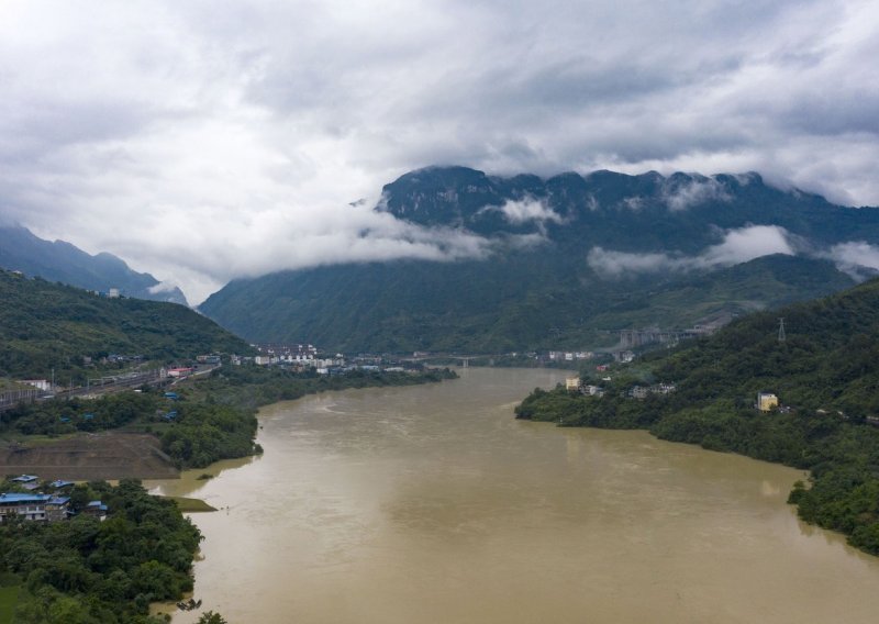 Osmero djece utopilo se u Kini: Jedno dijete palo u rijeku, sedmero mu pokušalo pomoći