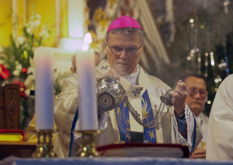 U đakovačkom samostanu su deseci časnih sestara iz cijele Hrvatske; u samoizolaciji i nekoliko svećenika