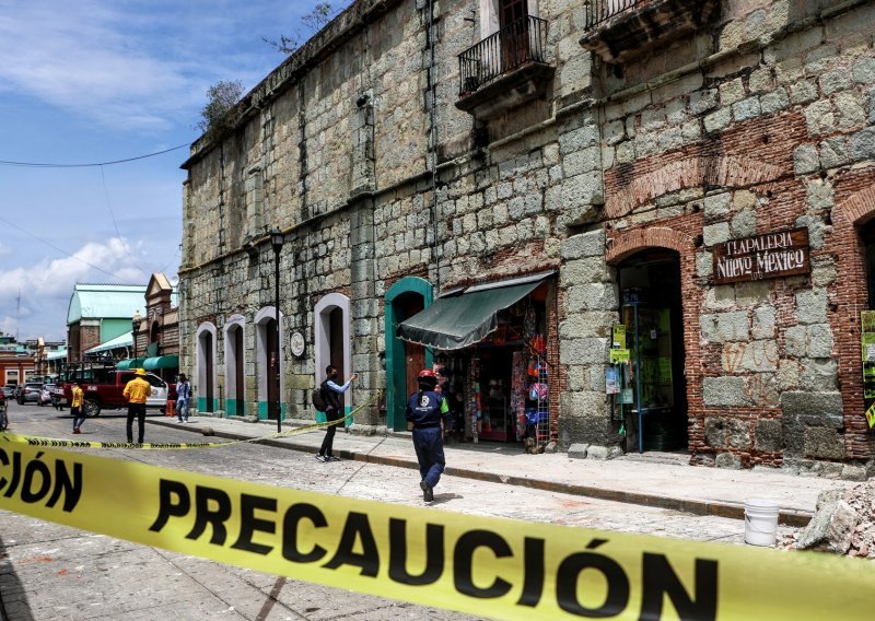 Snažan potres u Meksiku odnio jedan život, više zgrada oštećeno