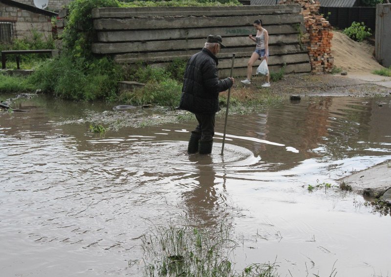 U poplavama u Ukrajini troje poginulo, stotine evakuirane