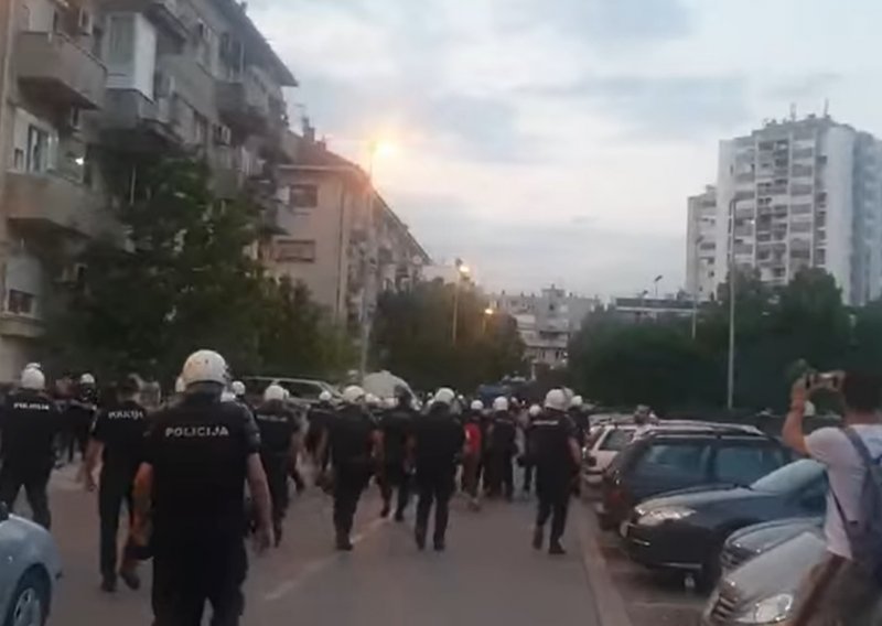 Neredi u Crnoj Gori, policija bacila suzavac na pristaše oporbe