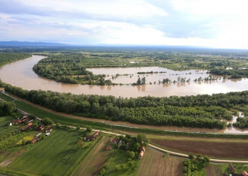 Šteta od poplave u županjskoj Posavini veća od dvije milijarde kuna