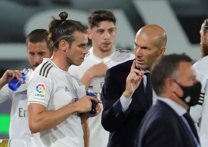 Novine sklone Barceloni narugale se Realu zbog nove pomoći VAR-a, a novinari Zidanea pokušali isprovocirati pitanjem o Ramosu i svađi; evo što im je rekao