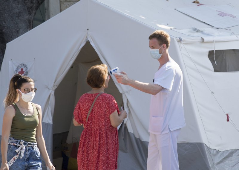 Zadar: Zaražena zdravstvena djelatnica koja je bila na velikoj svadbi, očekuju se novi slučajevi